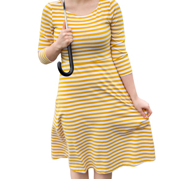 Old Navy Dresses & Skirts - 🆕 Old Navy Midi Dress 💛